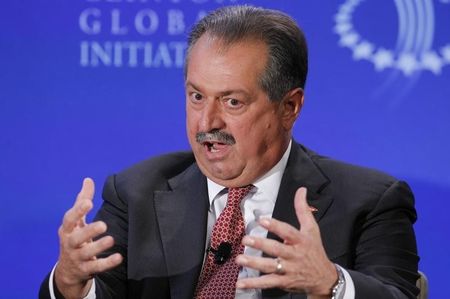 © Reuters. Dow Chairman and CEO Liveris participates in discussion during the second day of the Clinton Global Initiative 2012 (CGI) in New York 