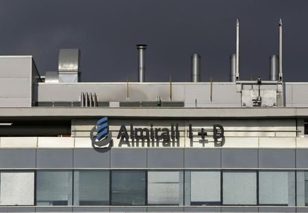 © Reuters. Almirall recibe luz verde para un tratamiento broncodilatador en toda la UE
