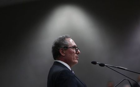 © Reuters. U.S. Trade Representative Froman speaks during a conference organized by the FICCI in New Delhi