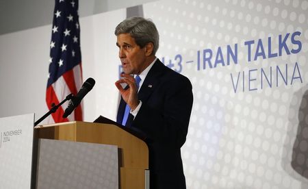 © Reuters. كيري: يقول تقدم تحقق في محادثات إيران مع القوى الكبرى والطريق صعب