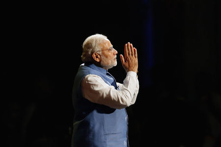 © Reuters. Modi reacts as he speaks to members of the Australian-Indian community during a reception at the Allphones Arena located at Sydney Olympic Park in western Sydney