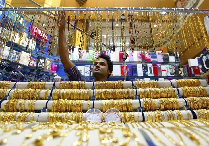 © Reuters. Ювелирный магазин в Дубае