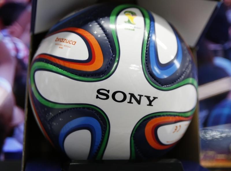 © Reuters. Sony no planea renovar su contrato de patrocinio con la FIFA - fuentes