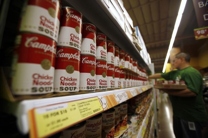 © Reuters. A worker restocks Campbell's soup cans inside a Fresh & Easy store in Burbank