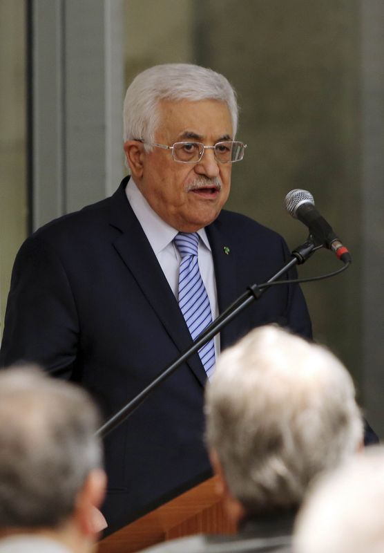 © Reuters. عباس يرفض سعي اسرائيل لاقرار قانون ينص على انها دولة قومية لليهود