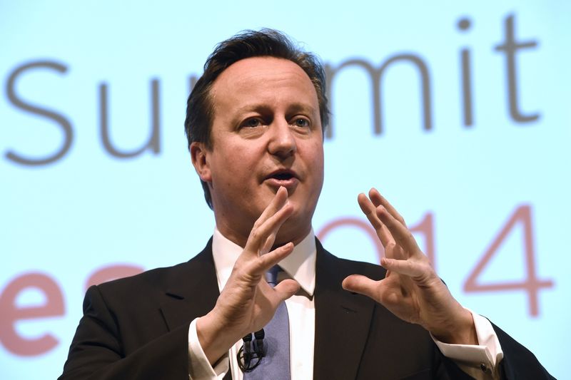 © Reuters. Britain's Prime Minister Cameron delivers a speech at a UK Investment Summit in Newport, south Wales
