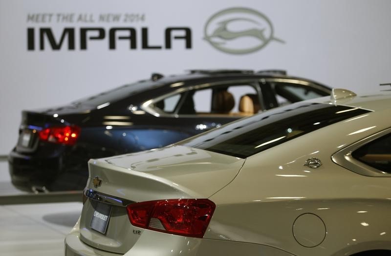 © Reuters. Two new 2014 Chevrolet Impala sedans are seen at the Washington Auto Show