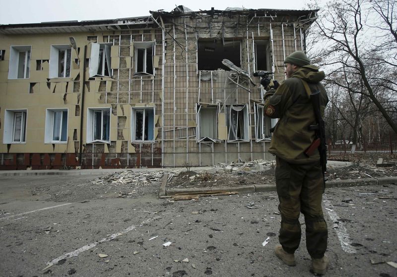 © Reuters. أوكرانيا تقول إن إمدادات روسية جديدة وصلت للانفصاليين في الشرق