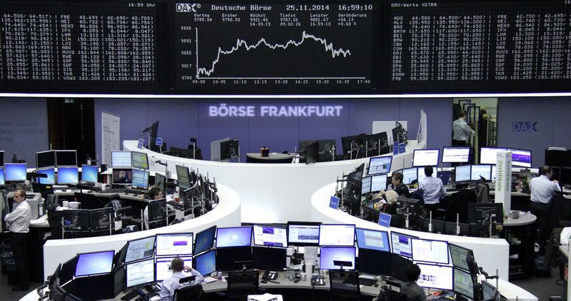 © Reuters. Las bolsas europeas reducen su avance por sector de recursos básicos