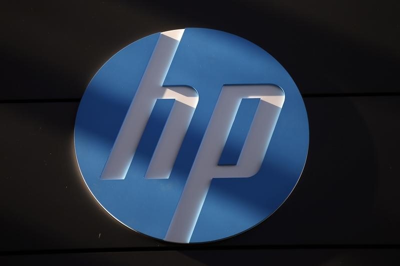 © Reuters. A Hewlett-Packard logo is seen at the company's Executive Briefing Center in Palo Alto