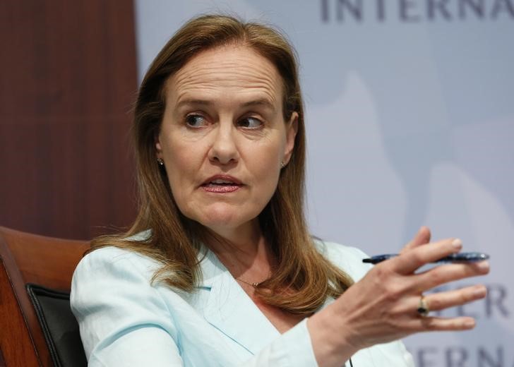 © Reuters. Former Defense Undersecretary for Policy Michele Flournoy participates in a panel discussion