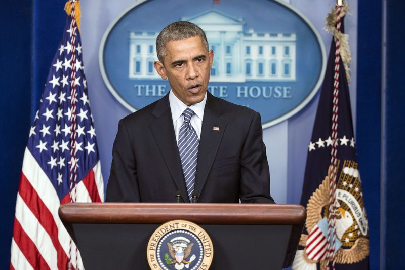 © Reuters. اوباما يشعر بقلق وخيبة أمل شديدين للعنف في فيرجسون