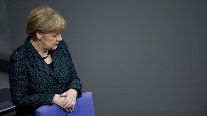 © Reuters. German Chancellor Merkel arrives for debate at Bundestag in Berlin