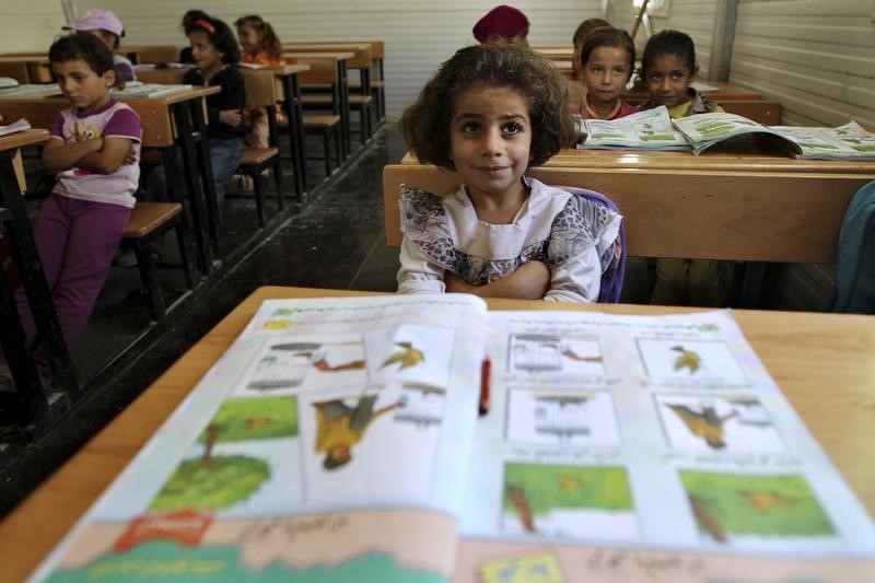 © Reuters. Syrian students sits in a UNICEF school at the Al Zaatri refugee camp in the Jordanian city of Mafraq