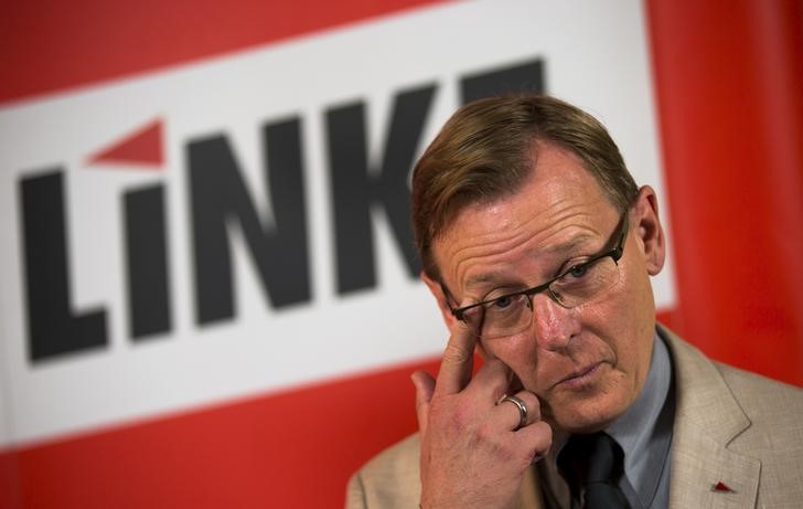 © Reuters. Die Linke top candidate in Thuringia state election Ramelow attends news conference in Berlin