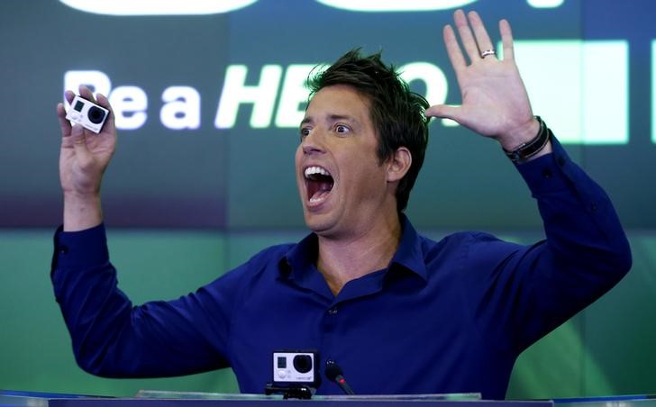 © Reuters. GoPro Inc's founder and CEO Woodman holds a GoPro camera as he celebrates GoPro Inc's IPO at the Nasdaq Market Site in New York