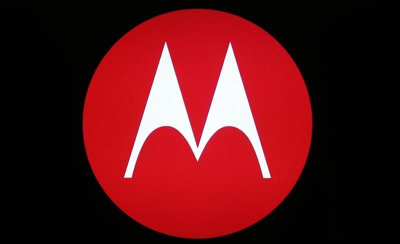 © Reuters. A Motorola Mobility logo is seen on a screen at the public unveiling of their global headquarters in Chicago