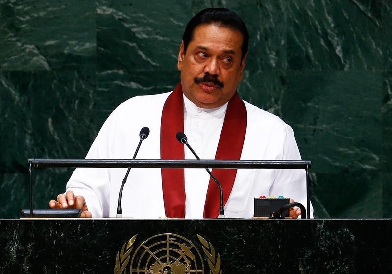 © Reuters. Mahinda Rajapaksa, President of the Democratic Socialist Republic of Sri Lanka, addresses the 69th United Nations General Assembly at the U.N. headquarters in New York