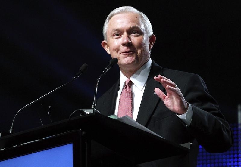 © Reuters. United States Senator Jeff Sessions speaks during a news conference in Mobile