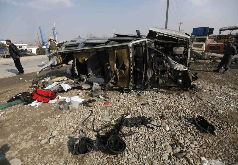 © Reuters. مهاجم انتحاري يستهدف قافلة أجنبية في العاصمة الافغانية