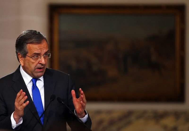 © Reuters. Greek Prime Minister Antonis Samaras speaks during a news conference with Egypt's President Abdel Fattah al-Sisi and Cyprus' President Nicos Anastasiades after their summit at the presidential palace in Cairo