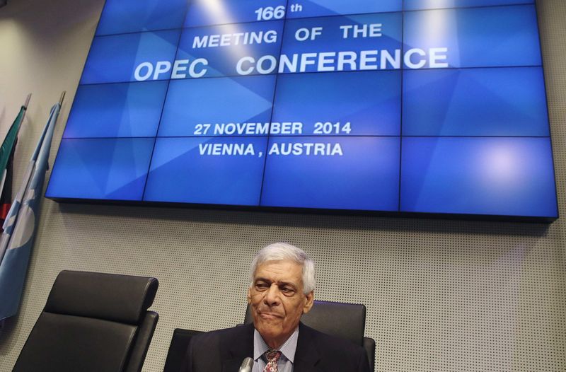 © Reuters. OPEC Secretary-General al-Badri waits for the start of a meeting of OPEC oil ministers at OPEC's headquarters in Vienna