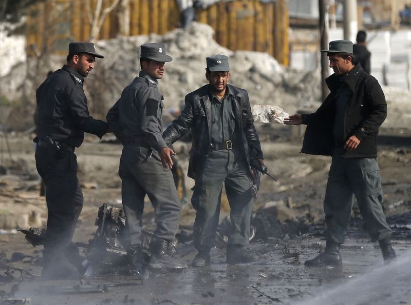 © Reuters. انفجار وتبادل لإطلاق النار في الحي الدبلوماسي في كابول