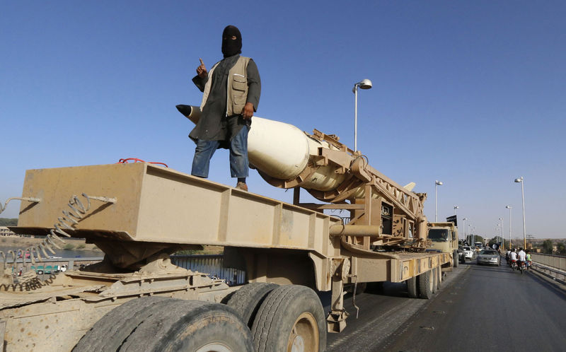 © Reuters. خبراء:الدولة الاسلامية قد تخسر الحرب لافتقارها للتمويل الكافي لإدارة أراضيها