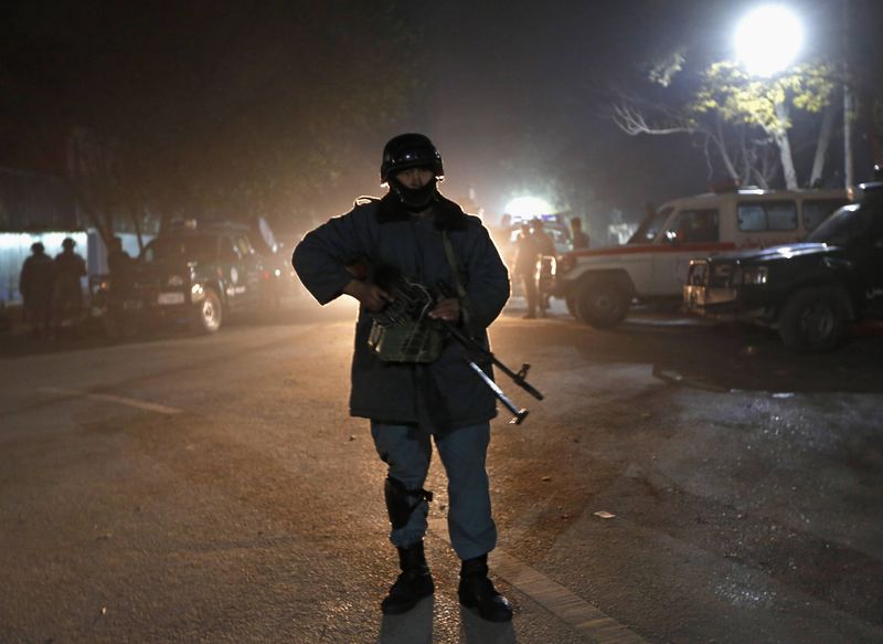 © Reuters. انفجارات وأعيرة نارية تدوي مجددا في كابول بعد هجوم على سيارة ومجمع