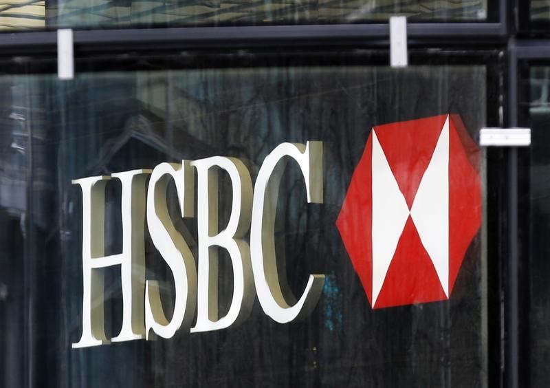 © Reuters. The logo of HSBC bank is seen at its office in the Canary Wharf business district of London