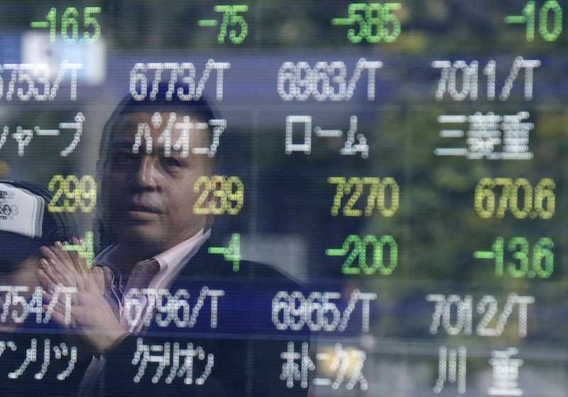 © Reuters. الاسهم اليابانية تصعد مدعومة بضعف الين وهبوط اسعار النفط