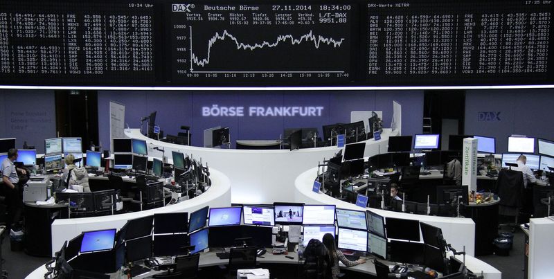 © Reuters. La sala operativa della borsa di Francoforte 