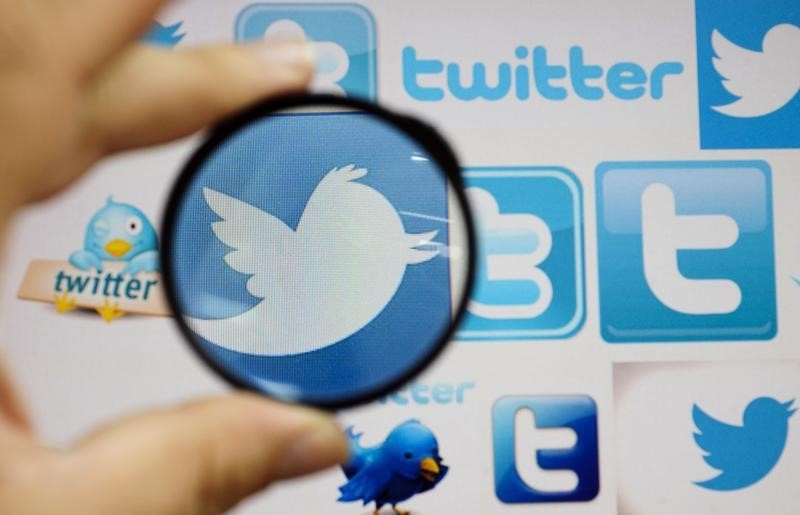 © Reuters.  Twitter comenzará a rastrear aplicaciones en teléfonos de usuarios