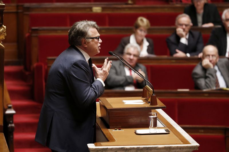 © Reuters. French deputy Gilbert Collard delivers a speech during a debate on Palestine status at the National Assembly in Paris