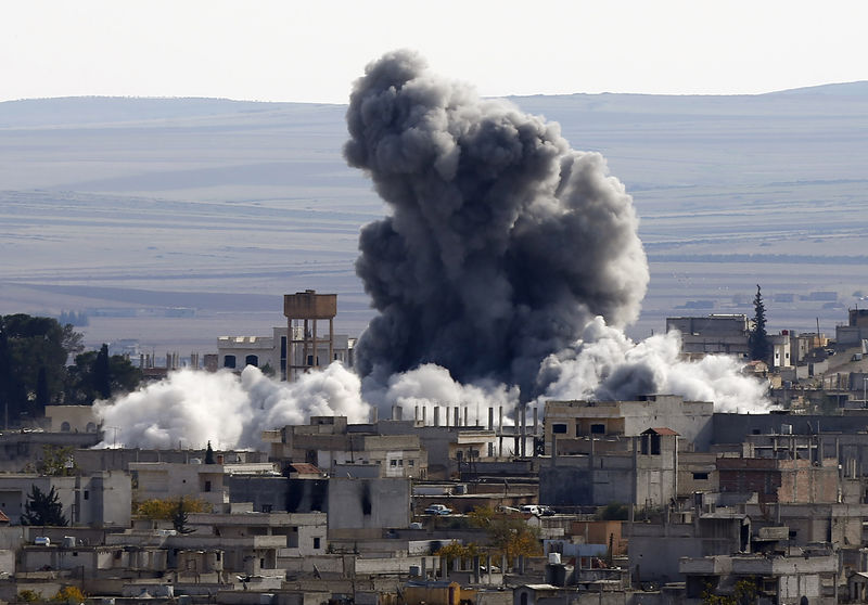 © Reuters. Explosão em Kobani