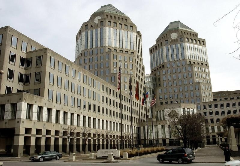© Reuters. Procter & Gamble's corporate headquarters is seen in Cincinnati, Ohio, January 28, 2005. [P & G anno..