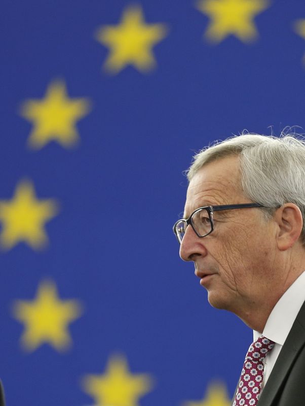 © Reuters. Il presidente della Commissione europea Jean Claude Juncker al Parlamento Ue per presentare il suo piano di crescita