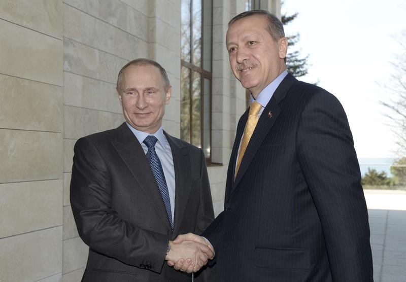 © Reuters. بوتين يبحث تعزيز التجارة مع تركيا رغم الخلاف بشأن سوريا
