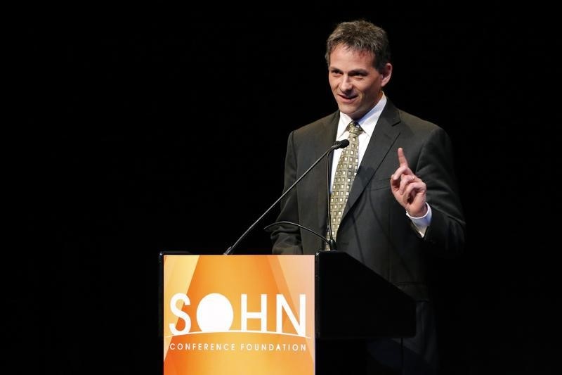 © Reuters. Einhorn, founder and president of Greenlight Capital, speaks at the Sohn Investment Conference in New York