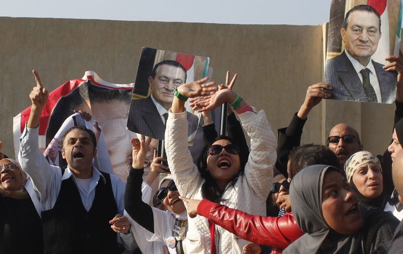 © Reuters. Un tribunal egipcio absuelve a Mubarak de las muertes en las protestas de 2011