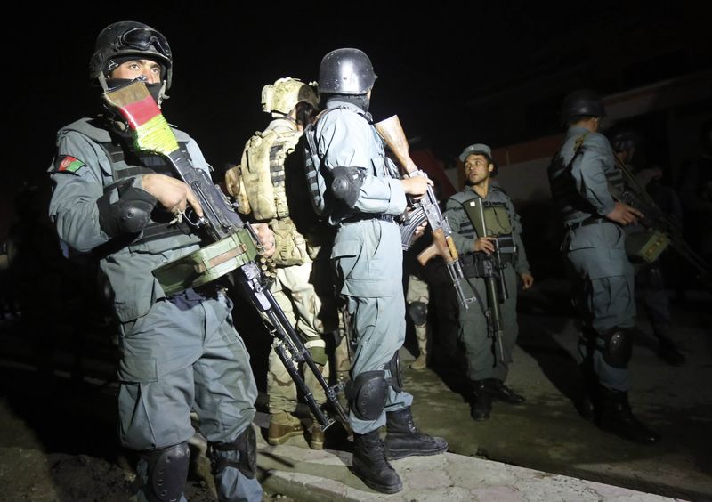 © Reuters. استقالة قائد الشرطة في كابول بعد هجوم طالبان على دار ضيافة للأجانب
