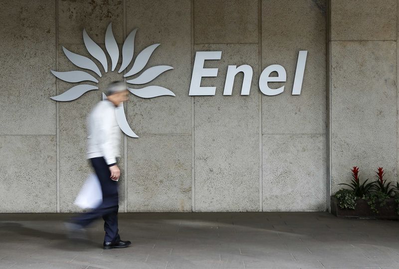 © Reuters. sA man walks past the logo of Italy's biggest utility Enel at the Rome's headquarter