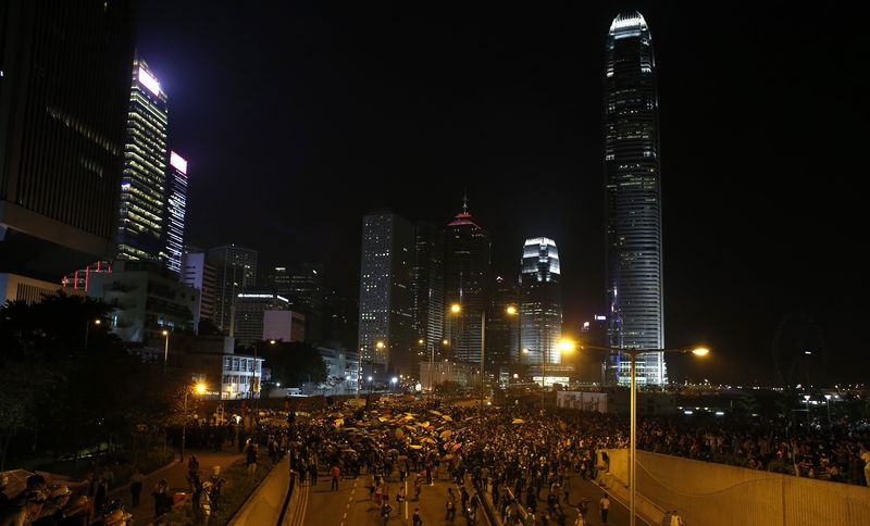 © Reuters. Pro-democracy protesters block the road outside the chief executive office during a rally in Hong Kong