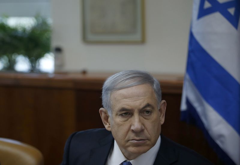 © Reuters. Israel's Prime Minister Benjamin Netanyahu attends the weekly cabinet meeting in Jerusalem