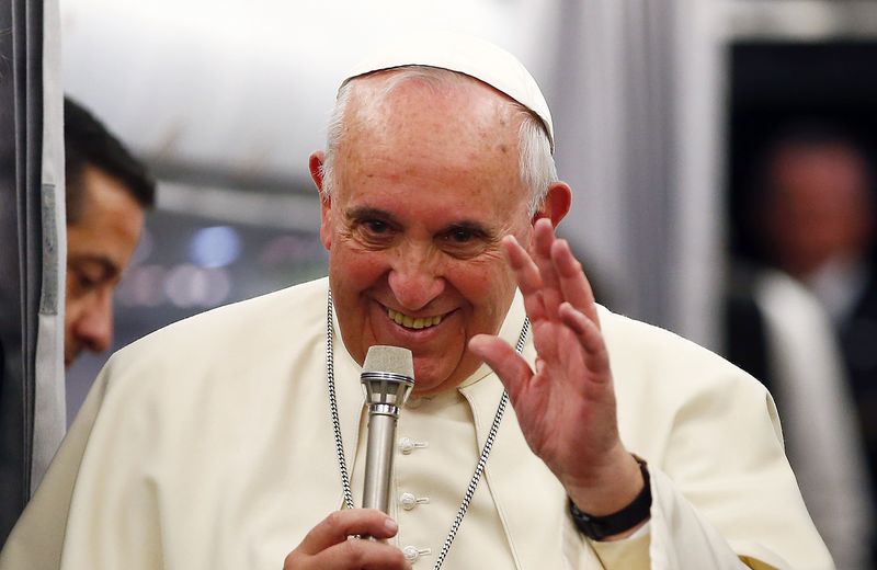 © Reuters. البابا يدعو زعماء المسلمين إلى التنديد بالارهاب