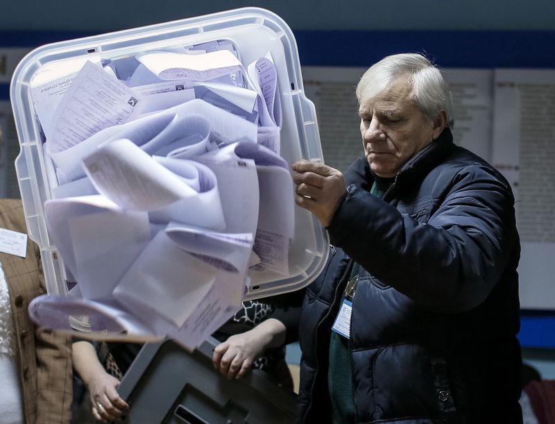 © Reuters. محللون : الاحزاب المؤيدة لأوروبا في مولدوفا ستحصل على أغلبية في البرلمان