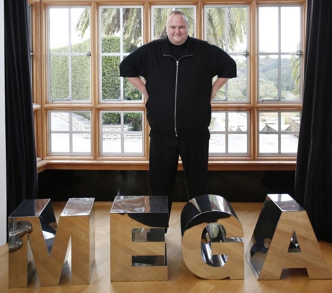 © Reuters. Kim Dotcom poses near blocks of letters as he talks exclusively to Reuters during his Internet Party pool party at the Dotcom mansion in Coatesville