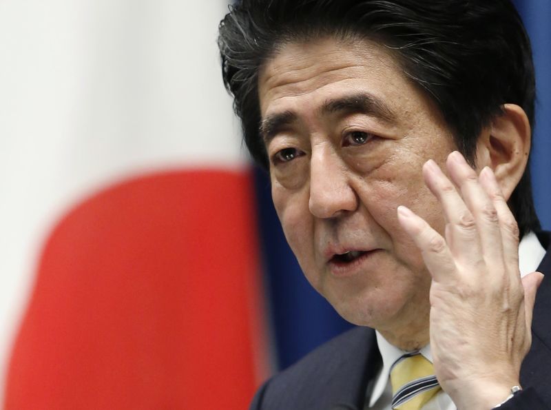 © Reuters. Primeiro-ministro do Japão, Shinzo Abe, durante coletiva de imprensa em Tóquio 