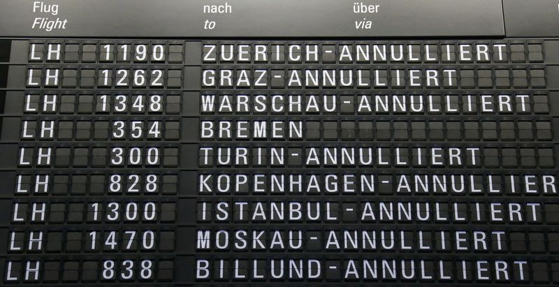 © Reuters. Lufthansa cancela la mitad de sus vuelos por una nueva huelga