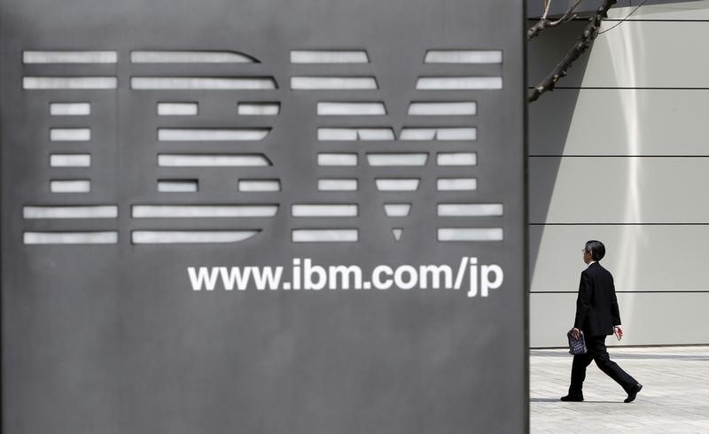 © Reuters. IBM firma acuerdo multimillonario a 10 años con el banco holandés ABN Amro 